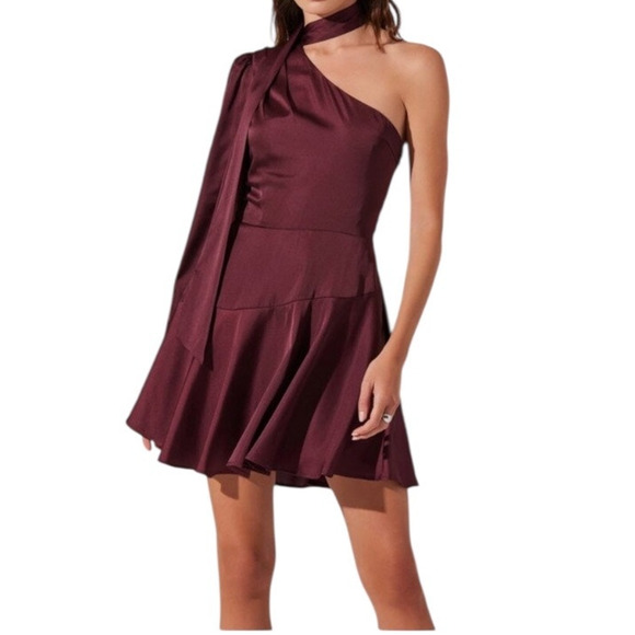 Astr Dresses & Skirts - ASTR The Label dress Satin Scarf Mini Skater satin Red size Large L